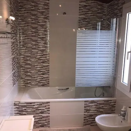 Tranquil House Perfect For Vacations 펜션 *